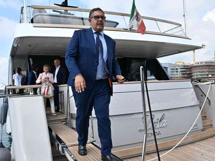 Nell'inchiesta della procura genovese anche vaccini Covid e sanità privata