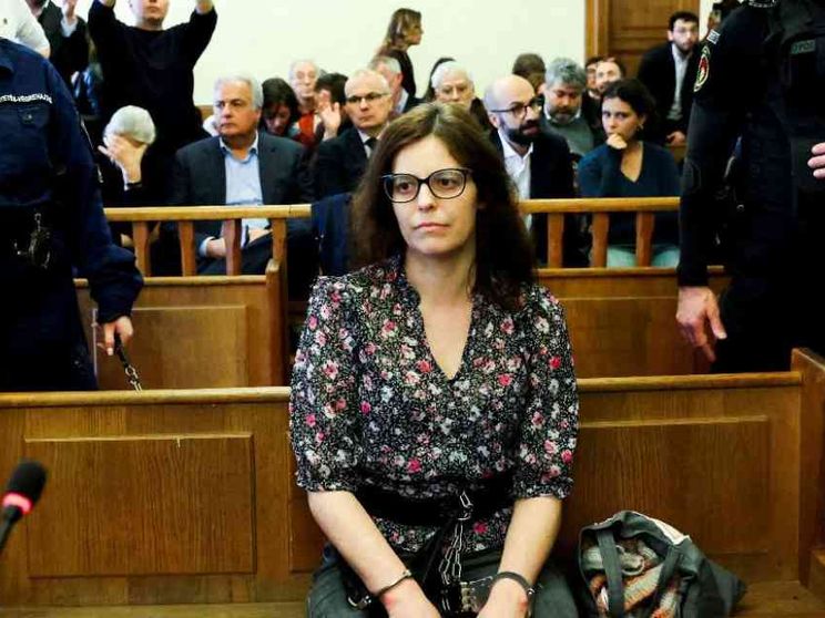 Dall'arresto alle catene in aula: ecco le tappe della vicenda Salis