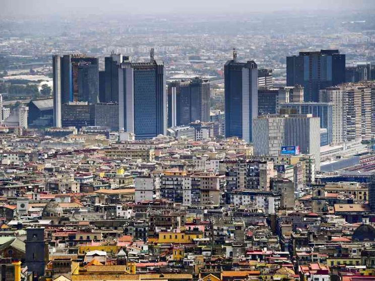 I tassi elevati mettono in crisi il mattone: giù compravendite, prezzi e mutui