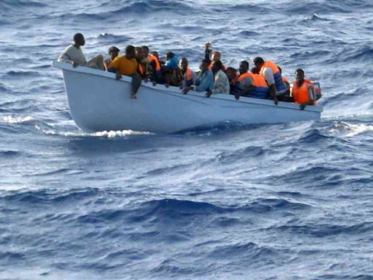 Persi i contatti con un'imbarcazione con 56 migranti in fuga dalla Libia