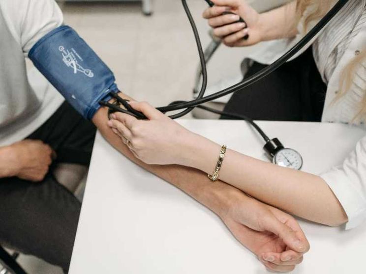 Ipertensione, ne basta poca per fare danni. Come riconoscerla e prevenirla