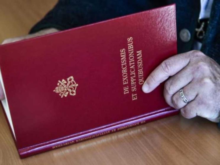 Esorcismi, i vescovi siciliani mettono ordine