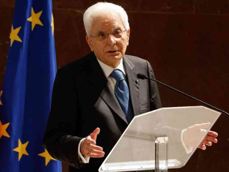 Mattarella: omofobia inaccettabile, non rassegnarsi alla brutalità