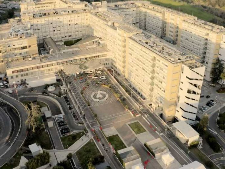 Tumori: terapie e interventi, al Policlinico Gemelli numeri da record