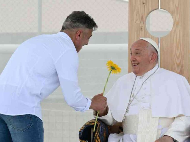 Ai detenuti: dolore per i suicidi. Alla Messa: lo Spirito fa armonia