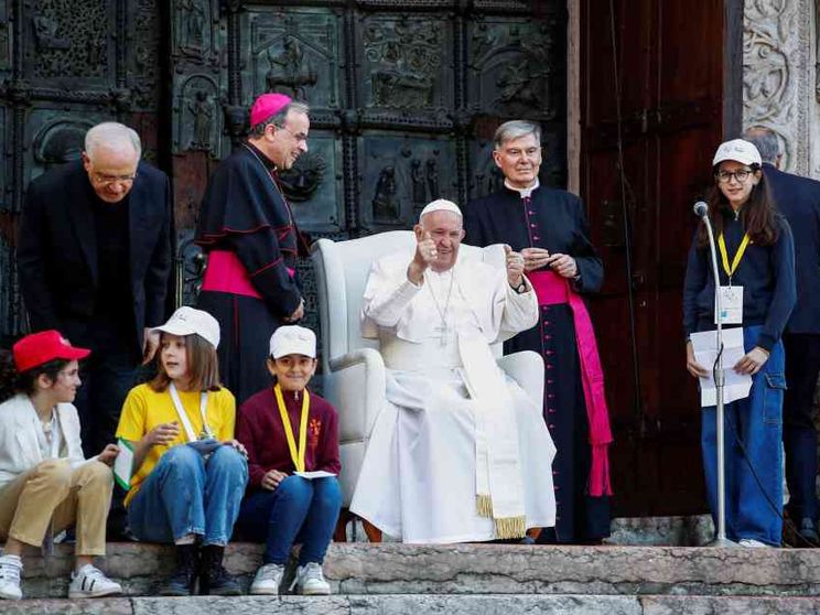 Francesco: «Seminiamo un amore più forte dell'odio e della morte»