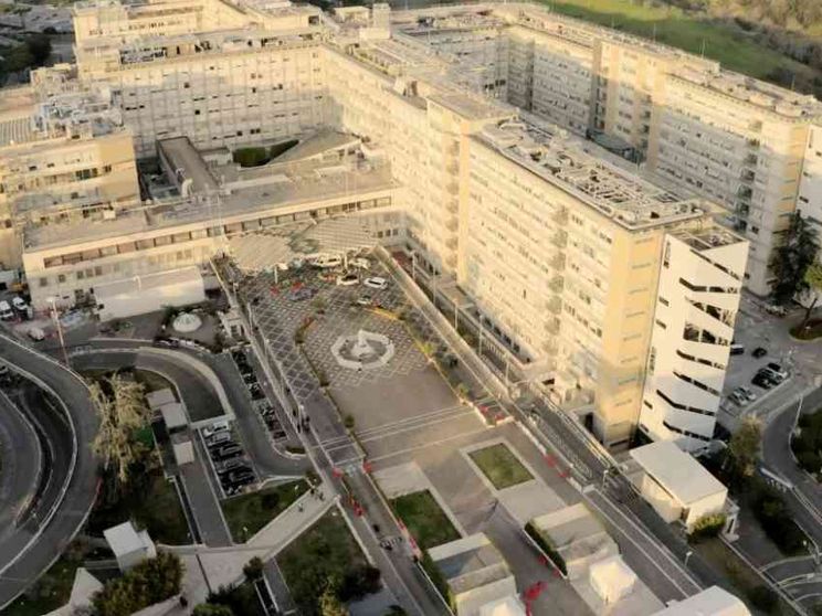 Tumori: terapie e interventi, al Policlinico Gemelli numeri da record