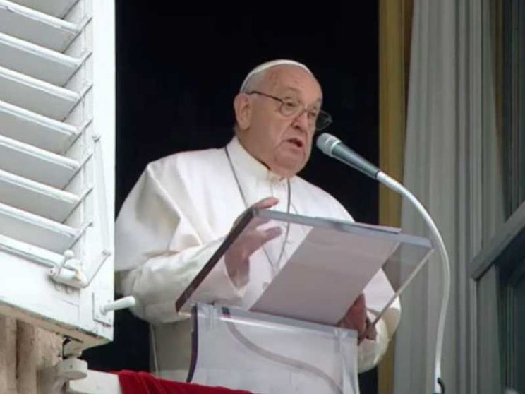 Il Papa: «Ascoltare la Parola di Dio fa tacere le chiacchiere»