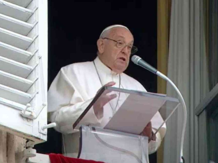 Il Papa: «Ascoltare la Parola di Dio fa tacere le chiacchiere»