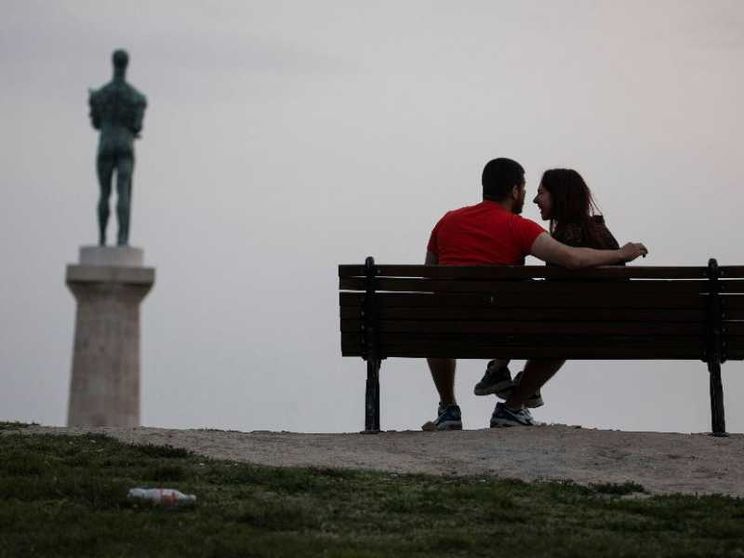 Cinque tombini aperti sul cammino della coppia