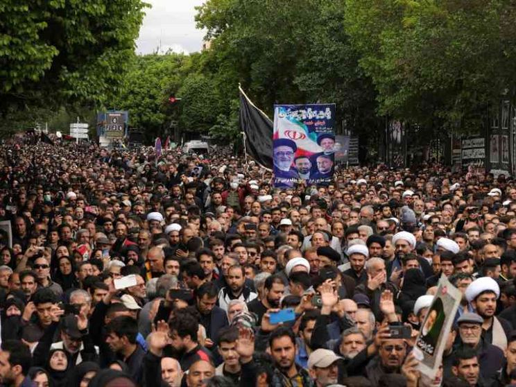 In migliaia a Tabriz per l'addio a Raisi