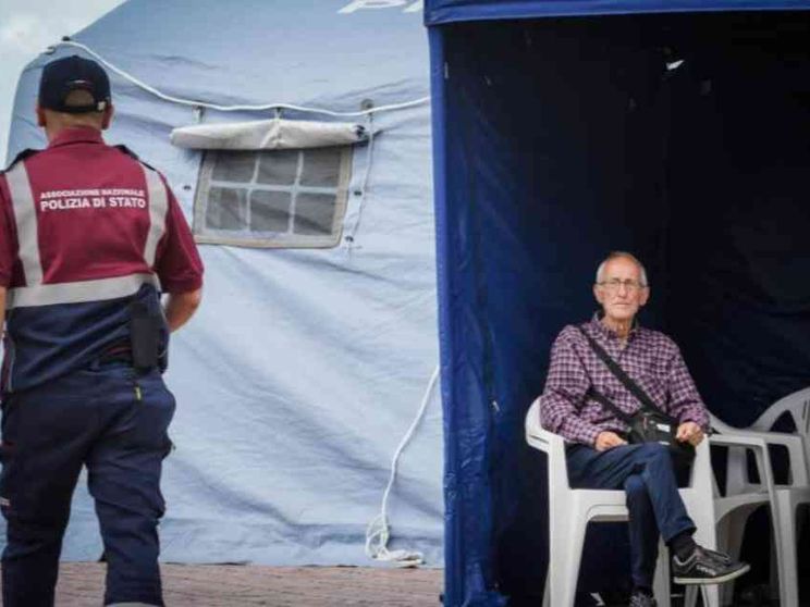 Pozzuoli città sospesa. «Serve l’Esercito». Al via l’esodo degli inquilini