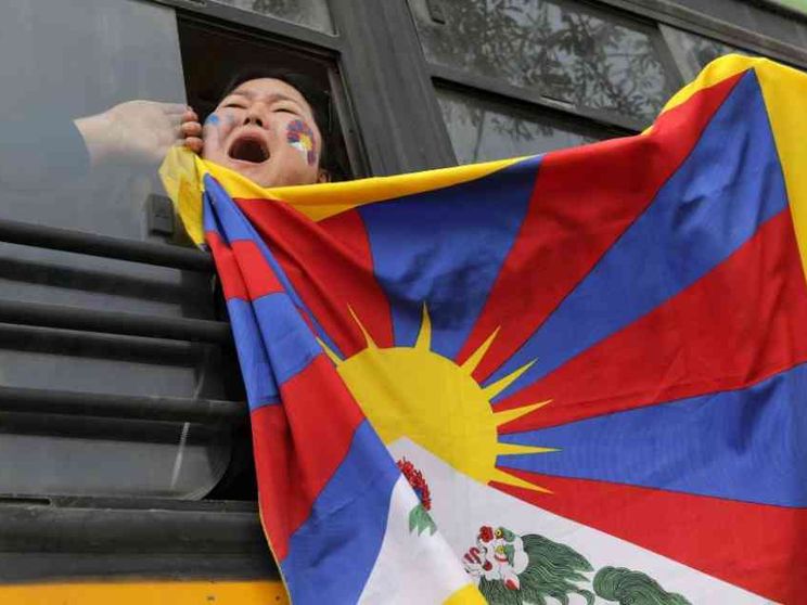 «Costretti ad abbandonare i villaggi, così si uccide la cultura tibetana»