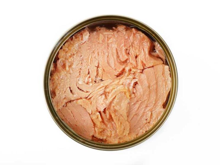 Perché c'è meno olio nel tonno in scatola? (C'entra anche lo spreco)