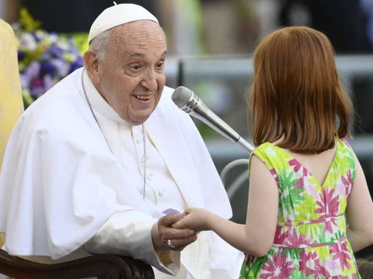 In 50mila all'Olimpico con il Papa e i bambini: «Costruiamo insieme la pace»
