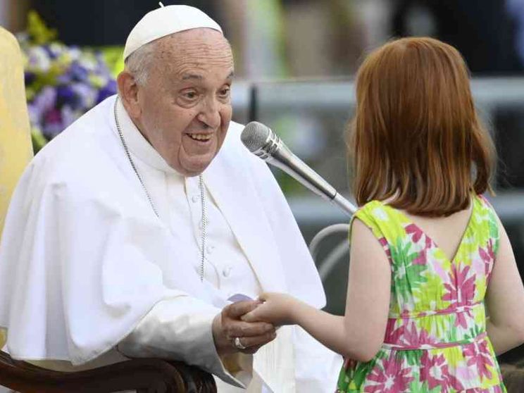 In 50mila all'Olimpico con il Papa e i bambini: «Costruiamo insieme la pace»