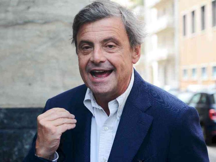 Calenda irride Salvini per il post del "tappino Ue"