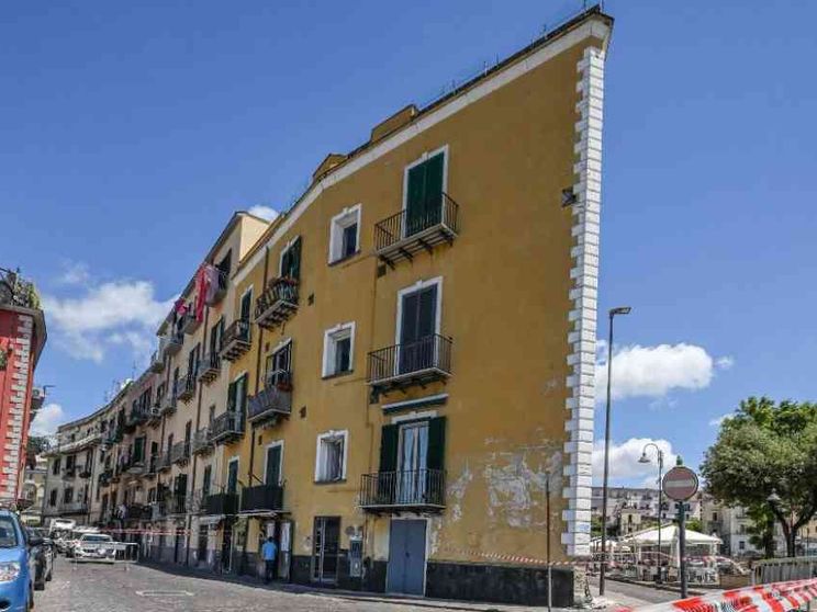 Nei Campi Flegrei non ci sono divieti e si continua a costruire