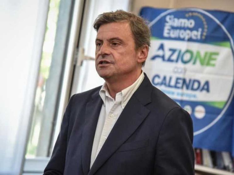 Calenda: «Meloni inadatta, spacca l'Italia. Aiuto a Kiev ma Macron sbaglia»