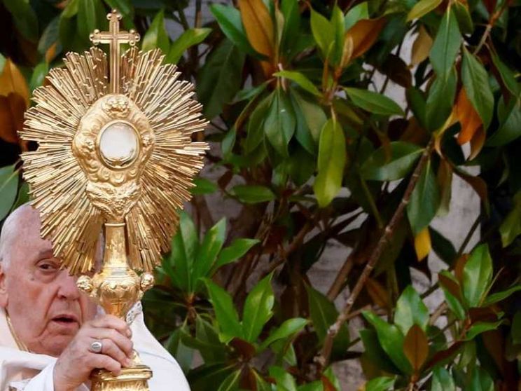 Il Papa: le strade ridotte a macerie tornino a profumare di pane fresco