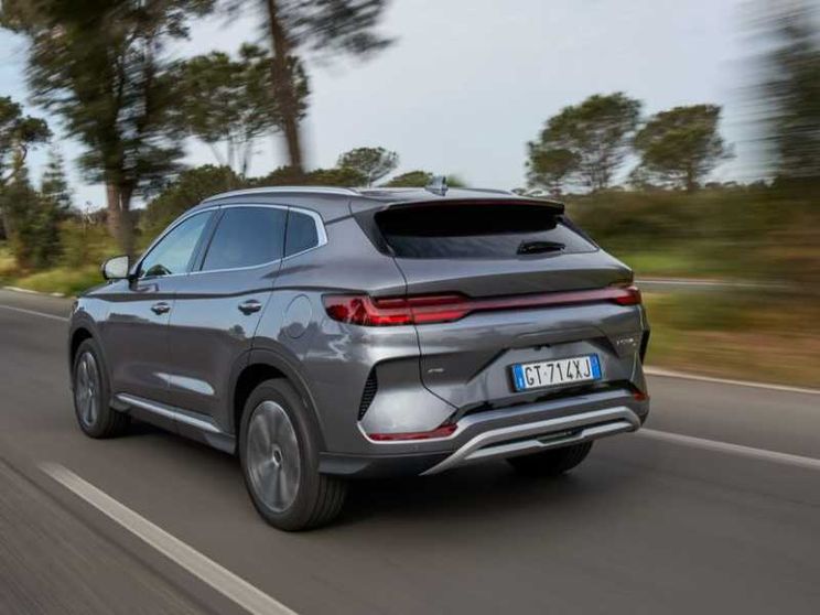 BYD Seal U DM-i, l'ibrida intelligente che decide quale motore usare