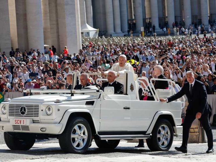 Il Papa invoca la pace e parla della libertà dello Spirito Santo