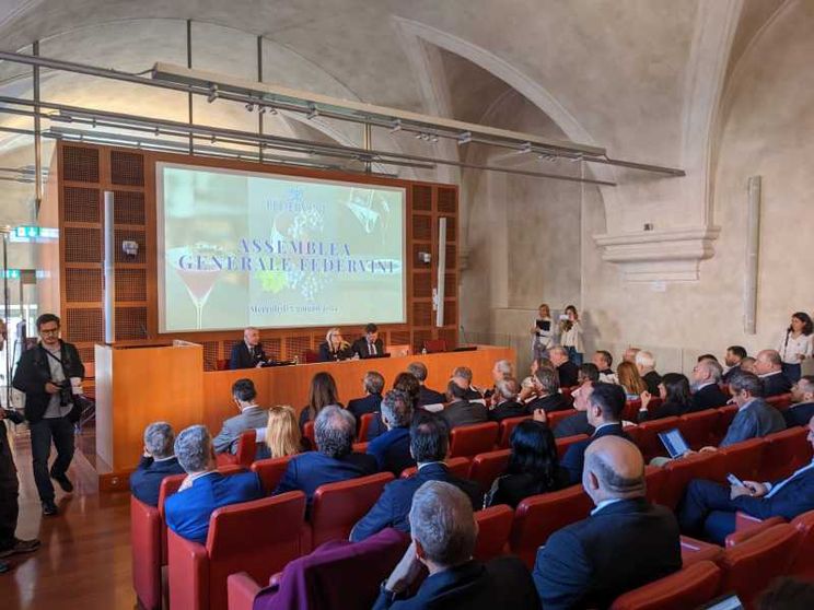 Boom di export in 20 anni per vino, spiriti e aceti