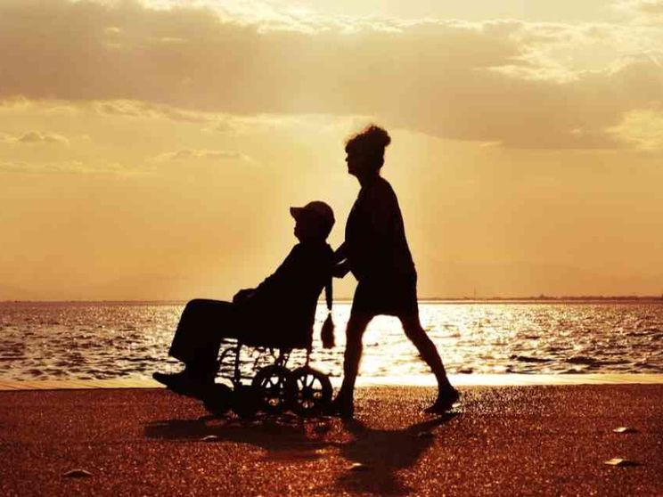 Dalla Spagna a San Pietro in sedia a rotelle, l'impresa di CaMinus Roma