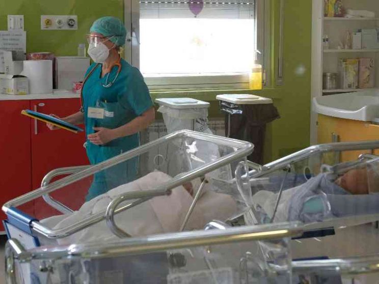 Mamma a 63 anni con la fecondazione assistita a Kiev. Ma che record è?