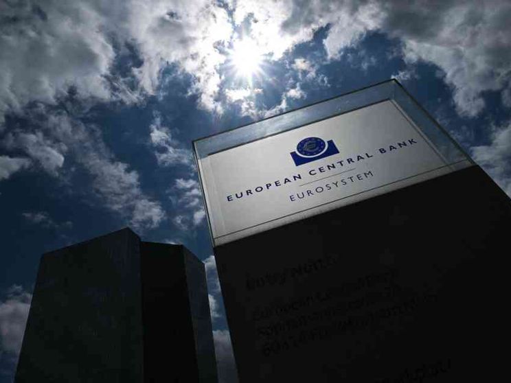 La Bce taglia i tassi e li porta al 4,25%: «Sul futuro nessun vincolo»