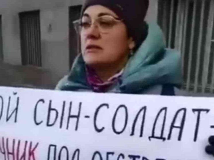 Con le carrozzine al ministero: il coraggio di Mosca rimane “donna”