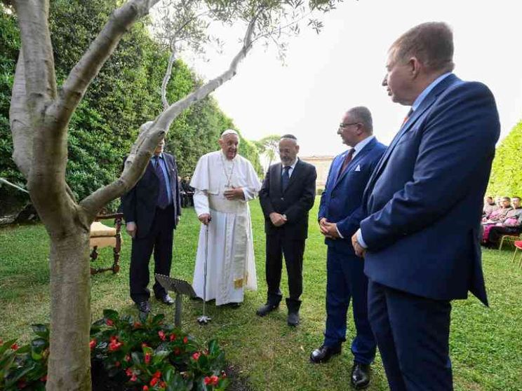 Il Papa chiede di nuovo pace: «Fermare le armi, liberare gli ostaggi»