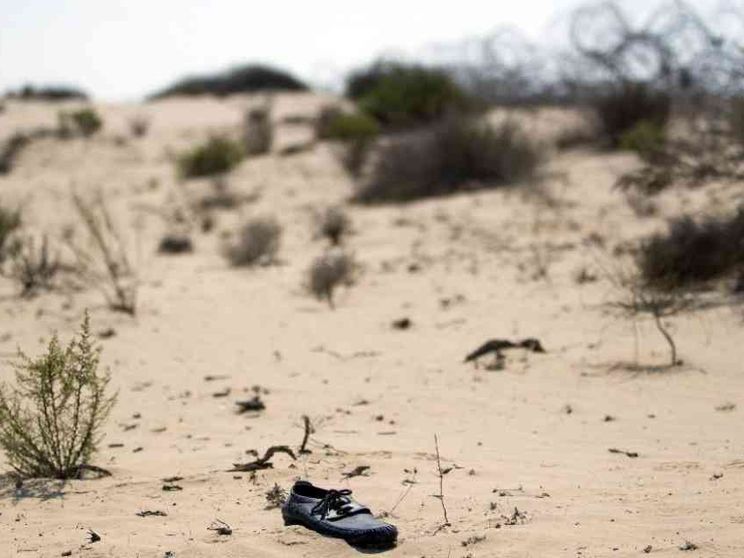 Il video choc girato nel deserto: «Decine di morti tra Egitto e Libia»