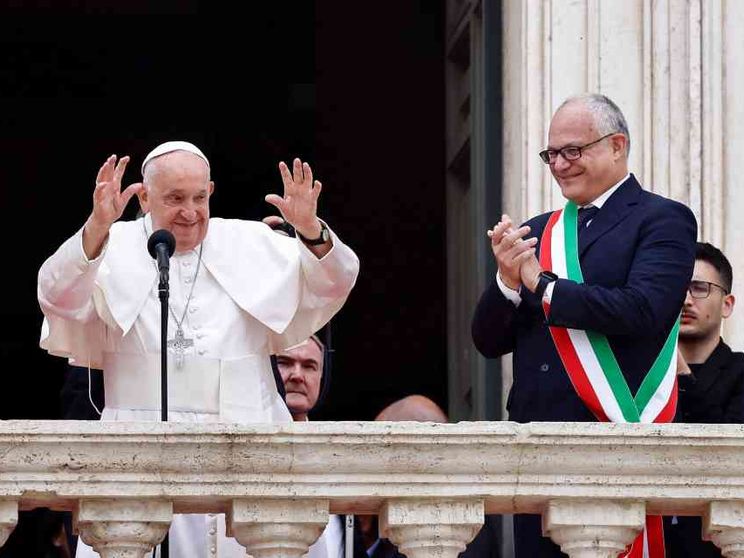 Il Papa in Campidoglio: «Per il Giubileo Roma sia accogliente»
