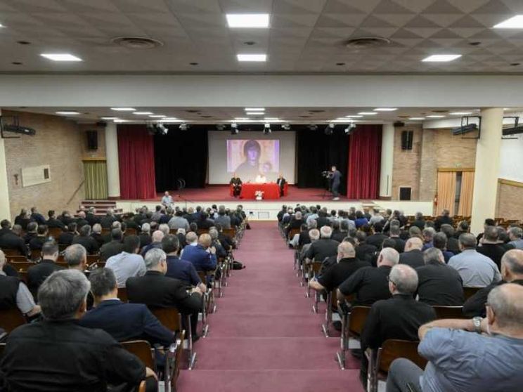 Giubileo e seminaristi gay, l'incontro del Papa con i sacerdoti romani