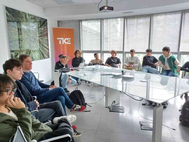 Un'Academy per "salire" in ascensore