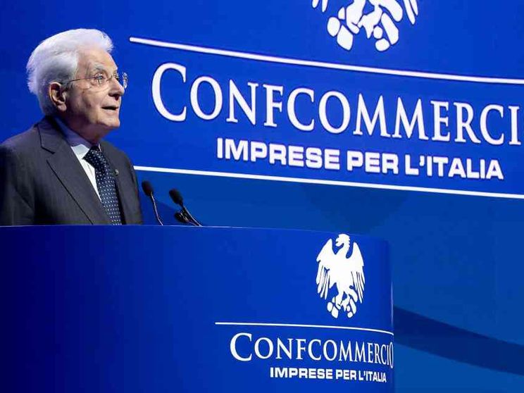 I negozianti: «Senza di noi città deserte. Tassare le piattaforme digitali»