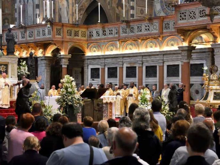 Da tutto il mondo a Padova per sant'Antonio: «Per noi è un amico»