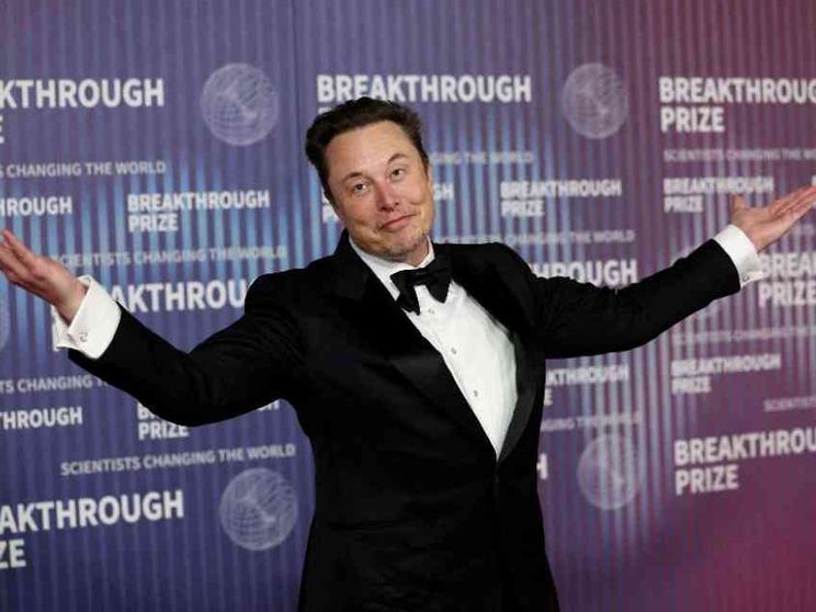 I soci di Tesla dicono sì al maxi stipendio da 56 miliardi di dollari a Musk