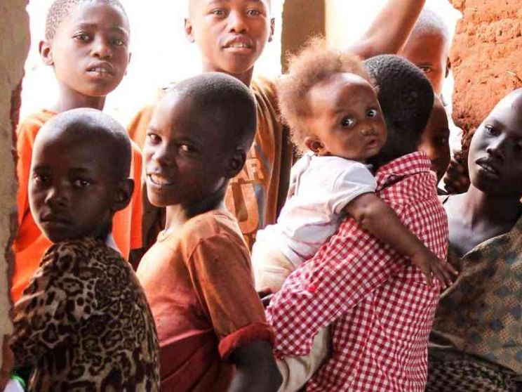 «Milioni di bambini nel mondo attendono una famiglia. Chi rema contro?»