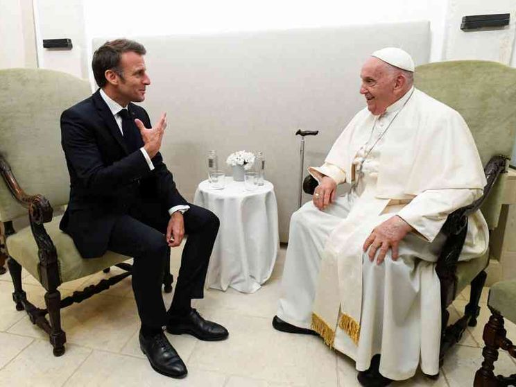 Francesco tra i grandi del mondo. Ha già parlato con Macron e Zelensky