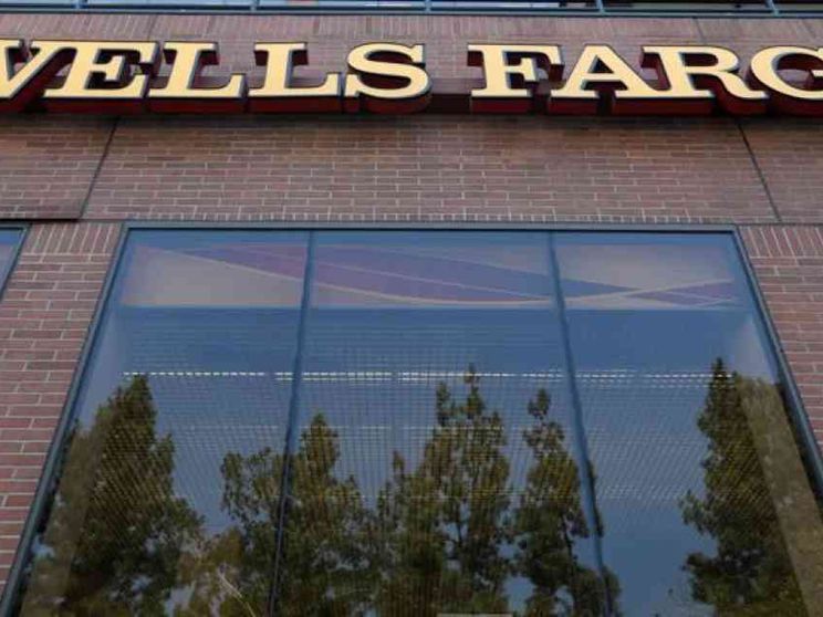 Simulavano di lavorare da casa: la banca Wells Fargo li licenzia
