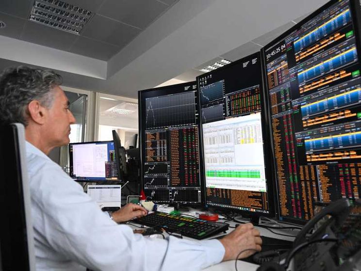 Elezioni e tassi alti, Borse in caduta: la volatilità spaventa gli investitori