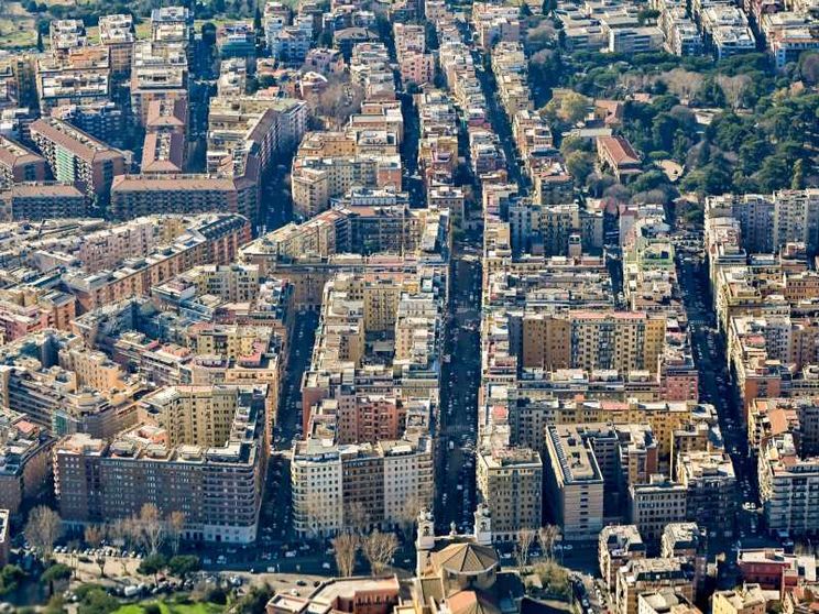 Il calo dei tassi dei mutui unica speranza di un mercato immobiliare paralizzato