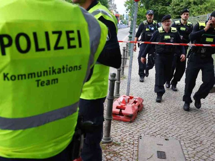 Due bimbe ghanesi aggredite per strada da una “squadraccia” di venti persone