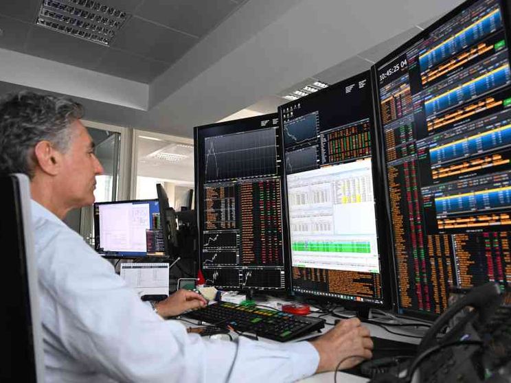 Elezioni e tassi alti, Borse in caduta: la volatilità spaventa gli investitori