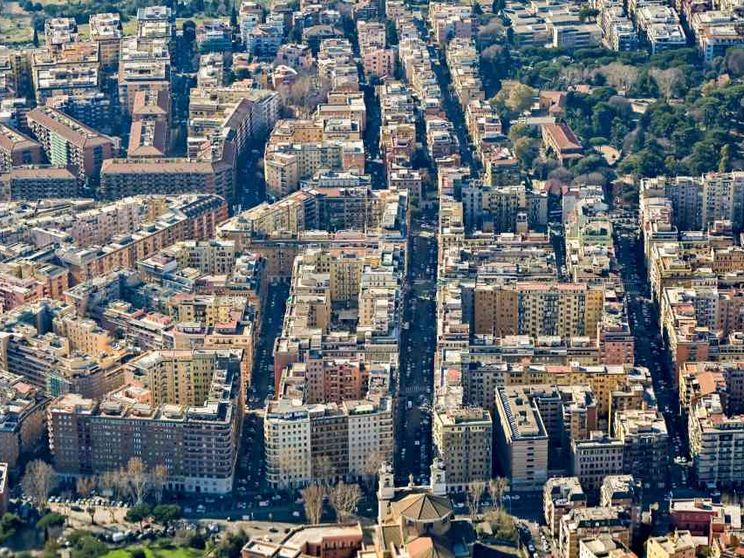 Il calo dei tassi dei mutui unica speranza di un mercato immobiliare paralizzato