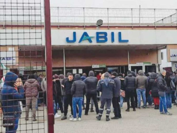 Il vescovo di Caserta ha scritto a Biden per salvare gli operai di Marcianise