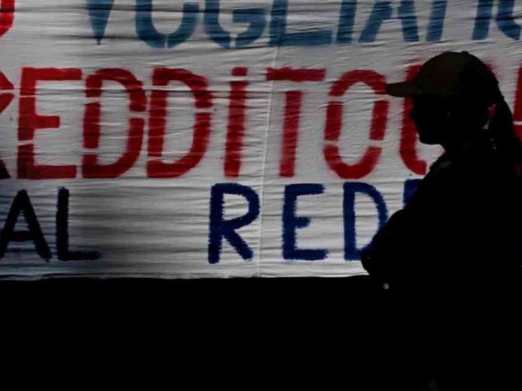 Il reddito di cittadinanza a un povero su tre. Le modifiche dimezzano la platea