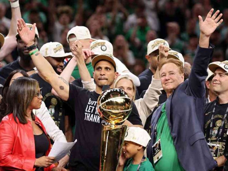Celtics campioni, l'anello del record porta la firma di coach Mazzulla
